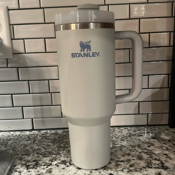 Stanley Accessories - 40 oz Stanley cup. NO STRAW